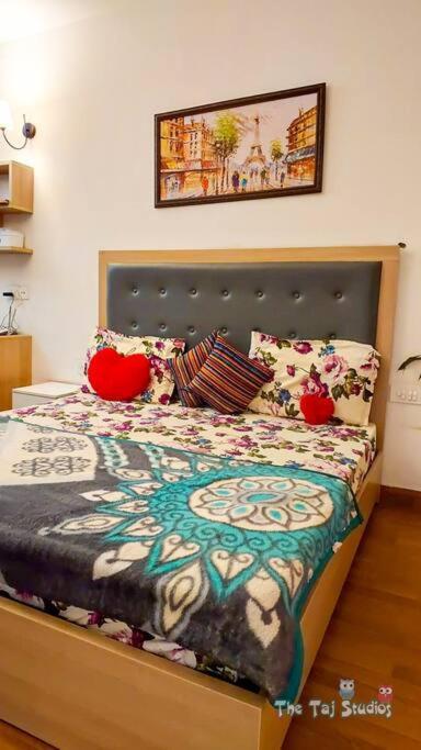 Top Luxury & Couple Friendly Stay Gp By Taj Suites & Studios #New Year Party & Stay Noida Dış mekan fotoğraf