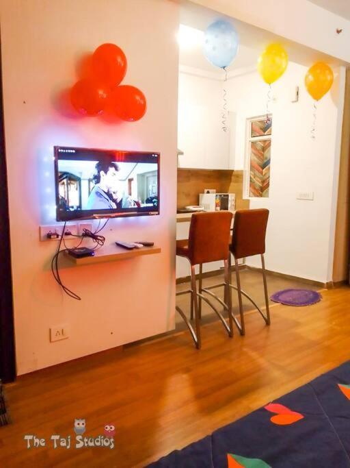 Top Luxury & Couple Friendly Stay Gp By Taj Suites & Studios #New Year Party & Stay Noida Dış mekan fotoğraf