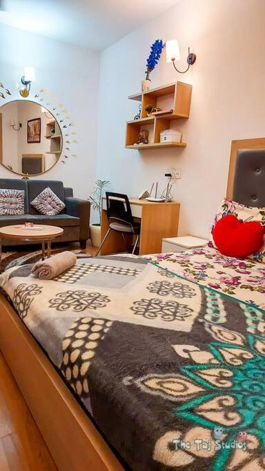 Top Luxury & Couple Friendly Stay Gp By Taj Suites & Studios #New Year Party & Stay Noida Dış mekan fotoğraf