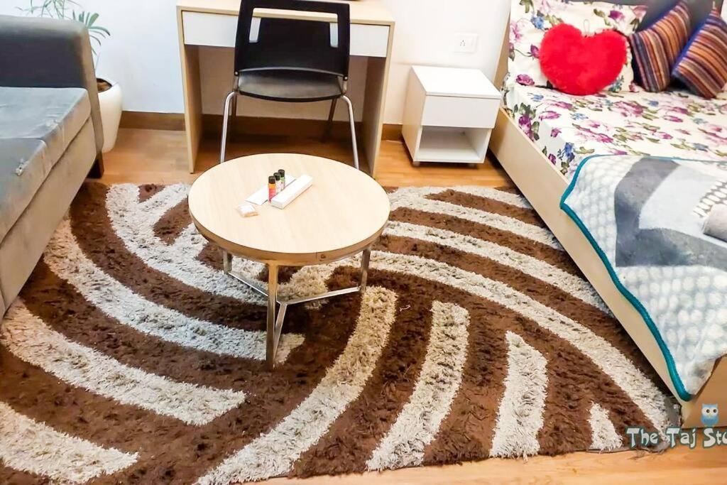 Top Luxury & Couple Friendly Stay Gp By Taj Suites & Studios #New Year Party & Stay Noida Dış mekan fotoğraf