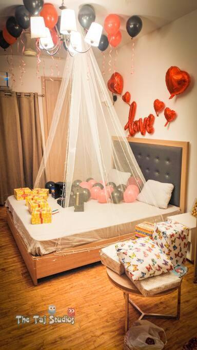 Top Luxury & Couple Friendly Stay Gp By Taj Suites & Studios #New Year Party & Stay Noida Dış mekan fotoğraf