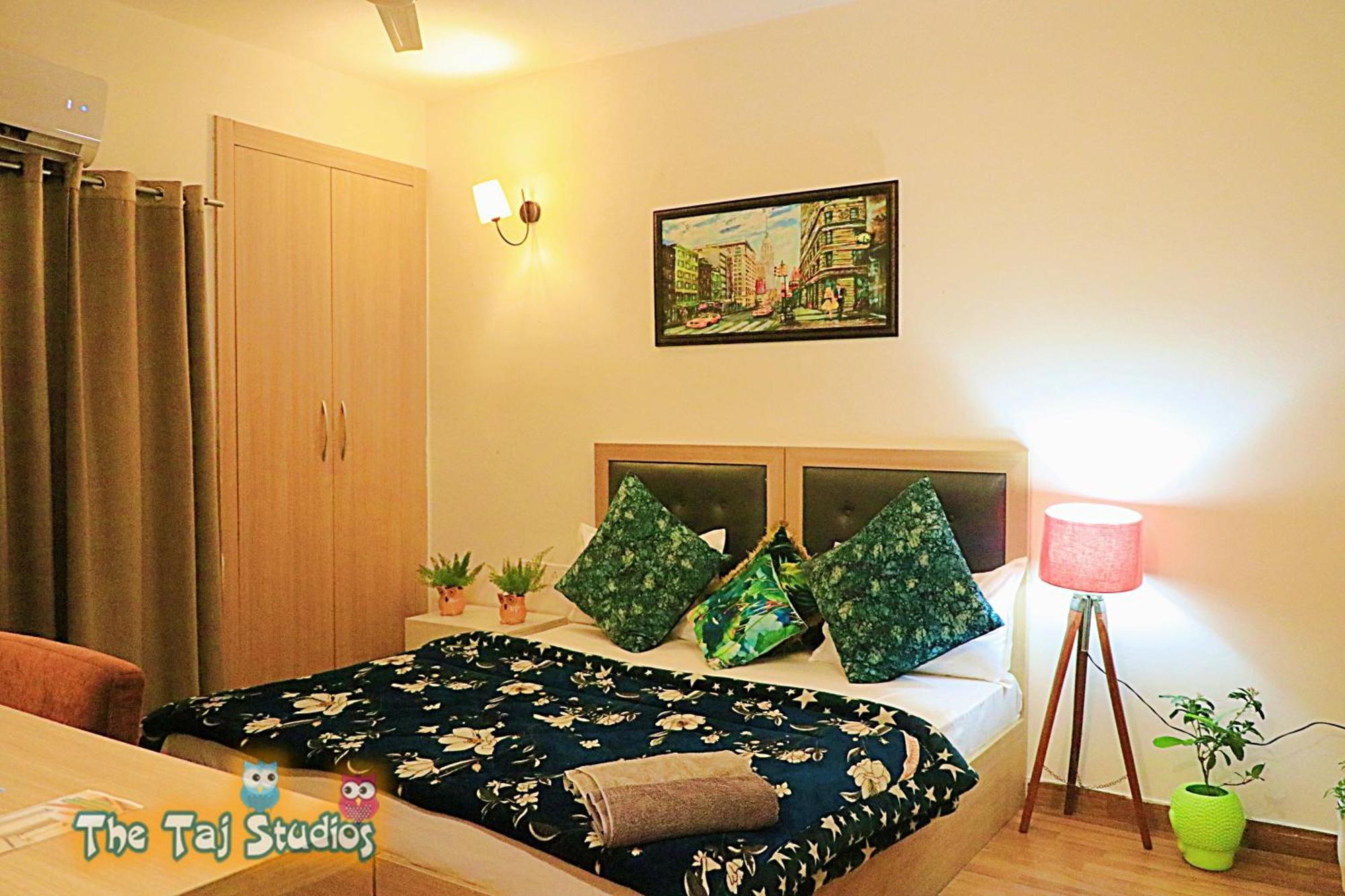 Top Luxury & Couple Friendly Stay Gp By Taj Suites & Studios #New Year Party & Stay Noida Dış mekan fotoğraf