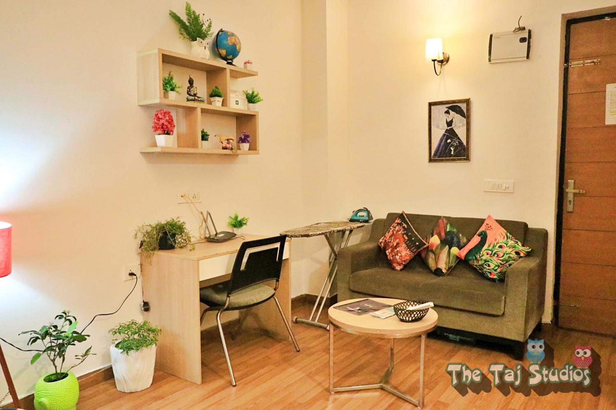 Top Luxury & Couple Friendly Stay Gp By Taj Suites & Studios #New Year Party & Stay Noida Dış mekan fotoğraf