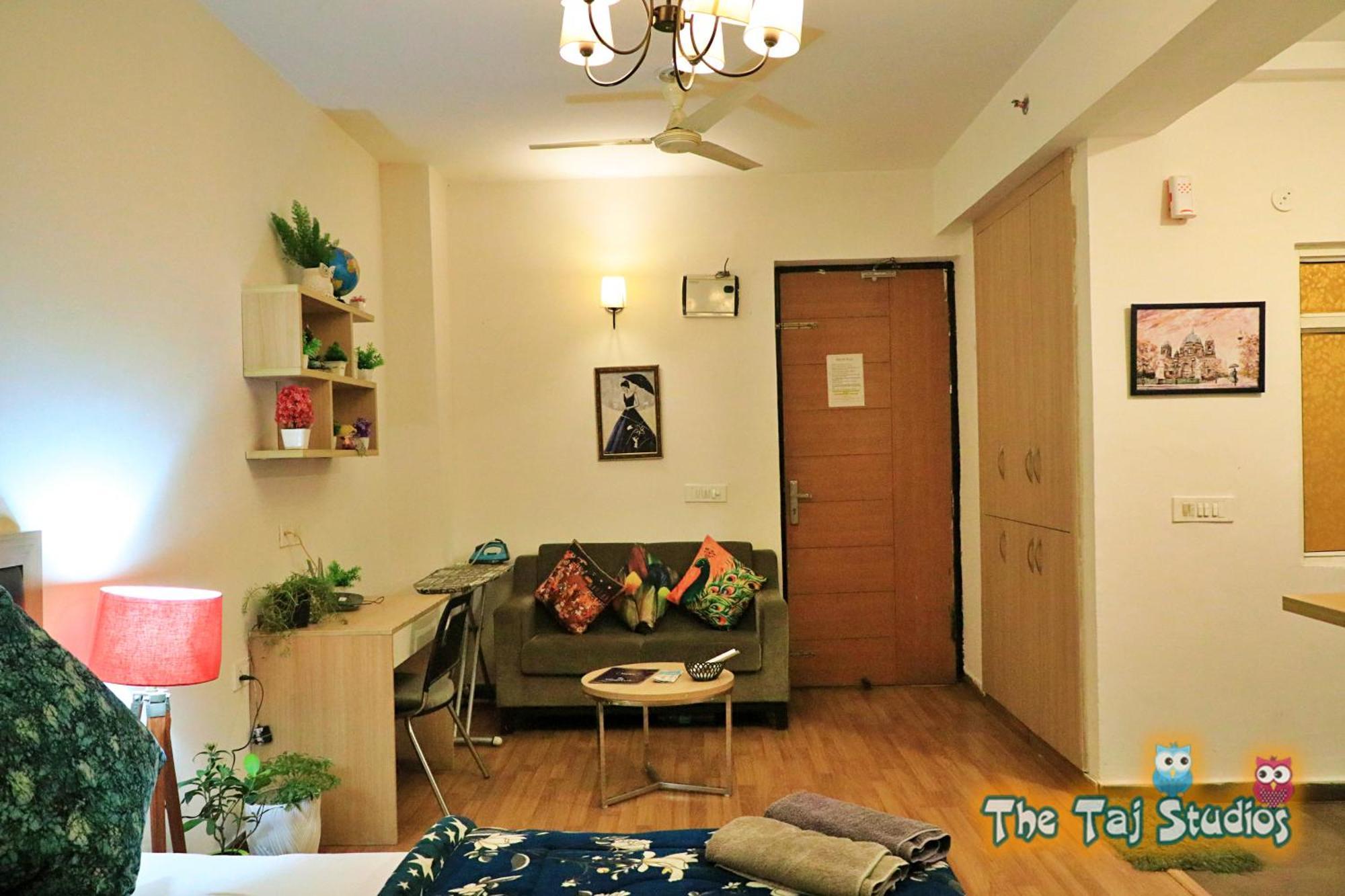 Top Luxury & Couple Friendly Stay Gp By Taj Suites & Studios #New Year Party & Stay Noida Dış mekan fotoğraf