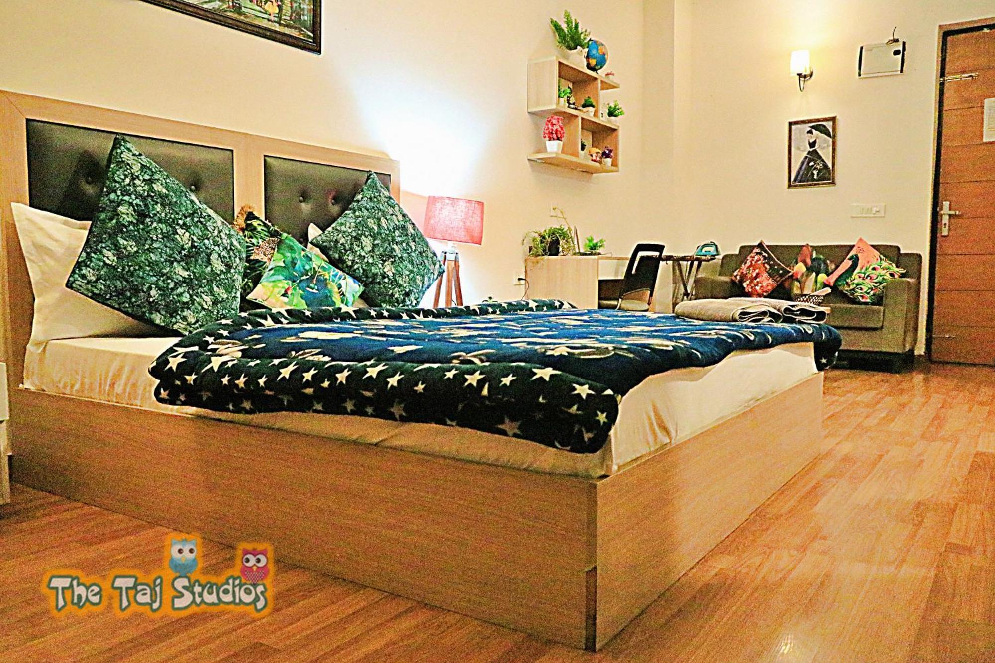 Top Luxury & Couple Friendly Stay Gp By Taj Suites & Studios #New Year Party & Stay Noida Dış mekan fotoğraf